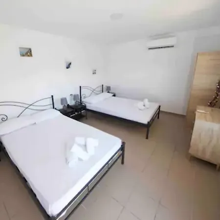 Tinamar Selections 4* Perivolos (Santorini)