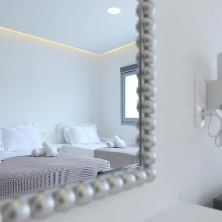 Tinamar Selections 4* Perivolos (Santorini)