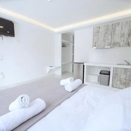 Tinamar Selections 4* Perivolos (Santorini)