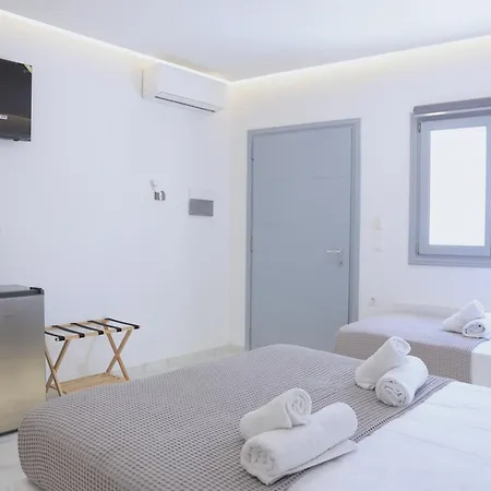 Tinamar Selections 4* Perivolos (Santorini)