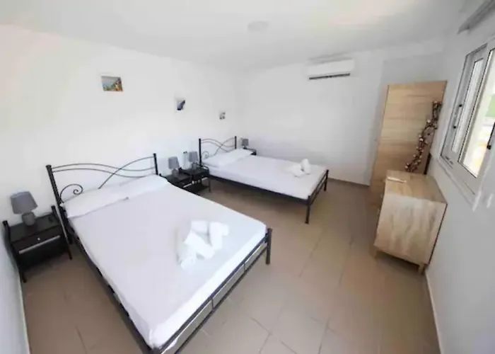 Tinamar Selections 4* Perivolos (Santorini)